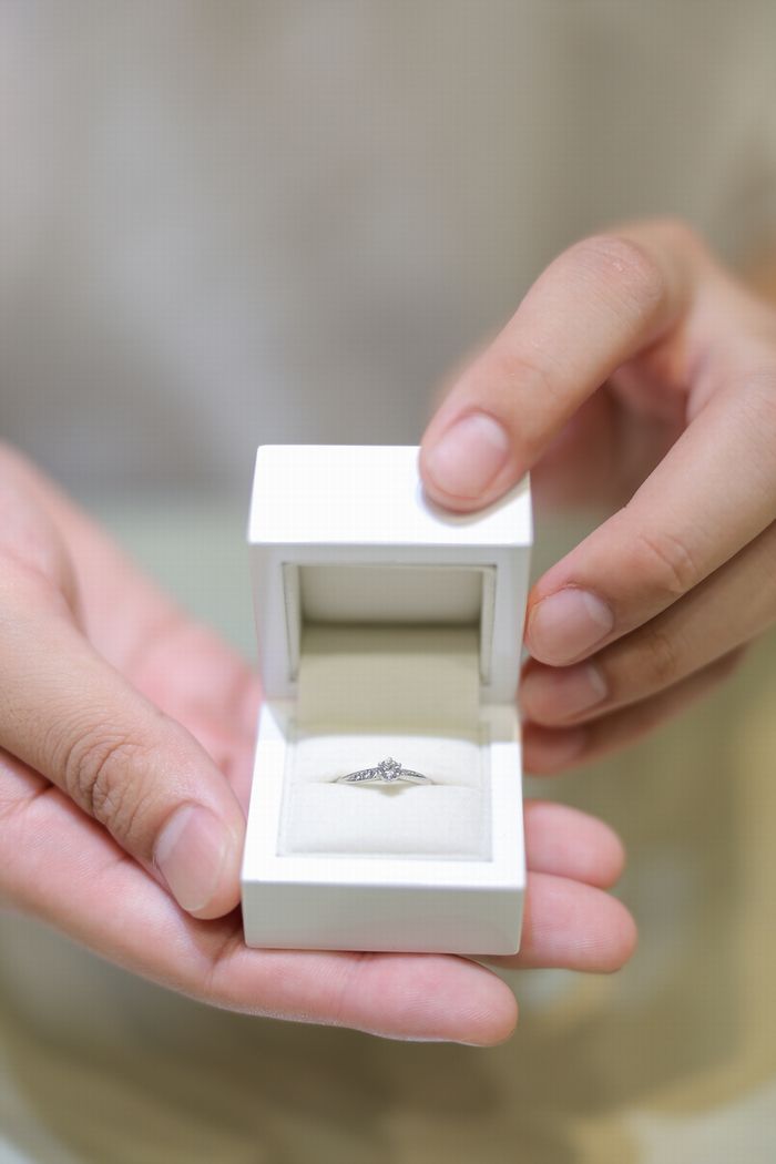 婚約指輪贈る意味