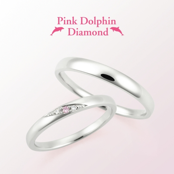真ん中に乗っていピンクの石がピンクダイヤモンドになります！
このブランドはプラチナの使用量を変更することができ、価格帯をリーズナブルにすることも可能なんです！
ピンクダイヤモンドが入って2本で11万ほどでおつくりすることも可能となります。
また、色識別のカードもついてくるので天然のピンクダイヤを使っているという証明にもなります！！  garden和歌山の人気デザインはコチラ↓