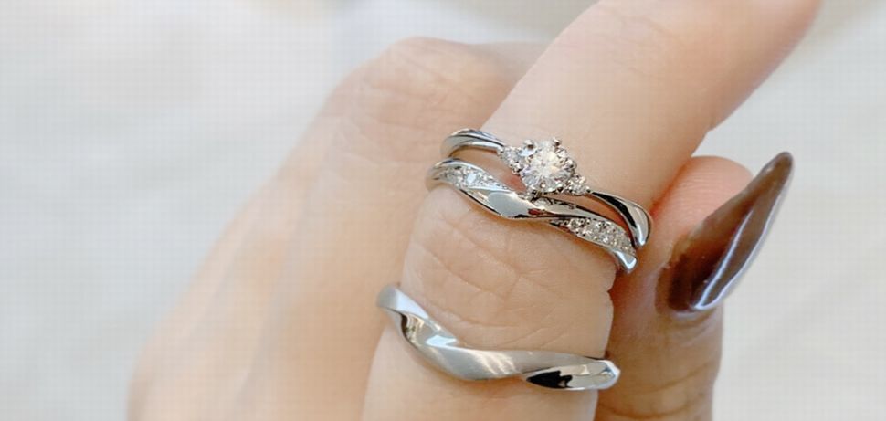 ウェーブの結婚指輪人気のデザインに合う手の形