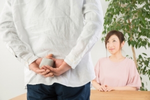 婚約指輪のサイズが分からなくてもサプライズプロポーズが出来る銀の指輪プラン
